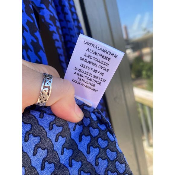 Foxcroft Shaped Fit Blue and Black Houndstooth Button-Up Blouse Sz 14, MSRP $94 - Picture 8 of 11